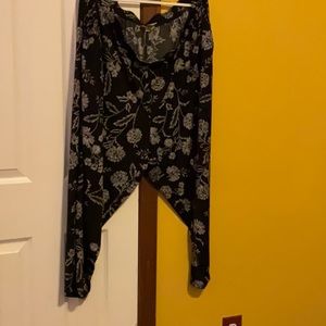 Ankle pants black n white